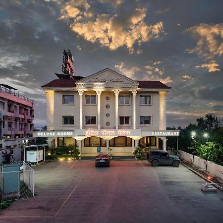 Hotel Royal Palace Karad Экстерьер фото