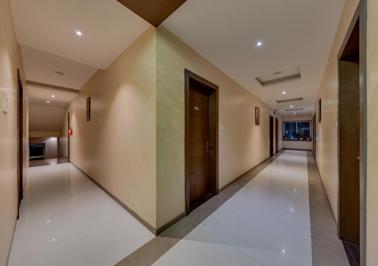 Hotel Royal Palace Karad Экстерьер фото