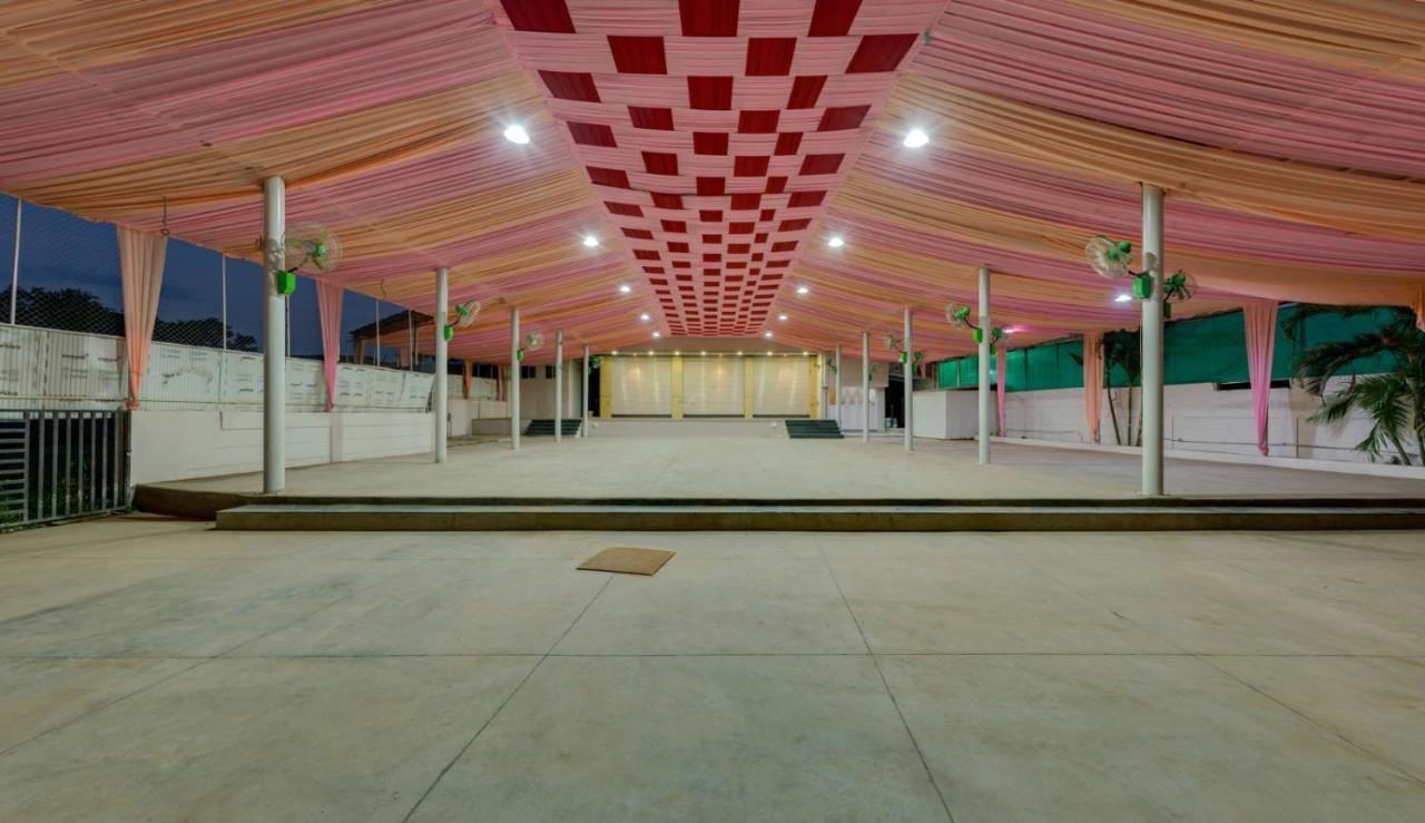 Hotel Royal Palace Karad Экстерьер фото
