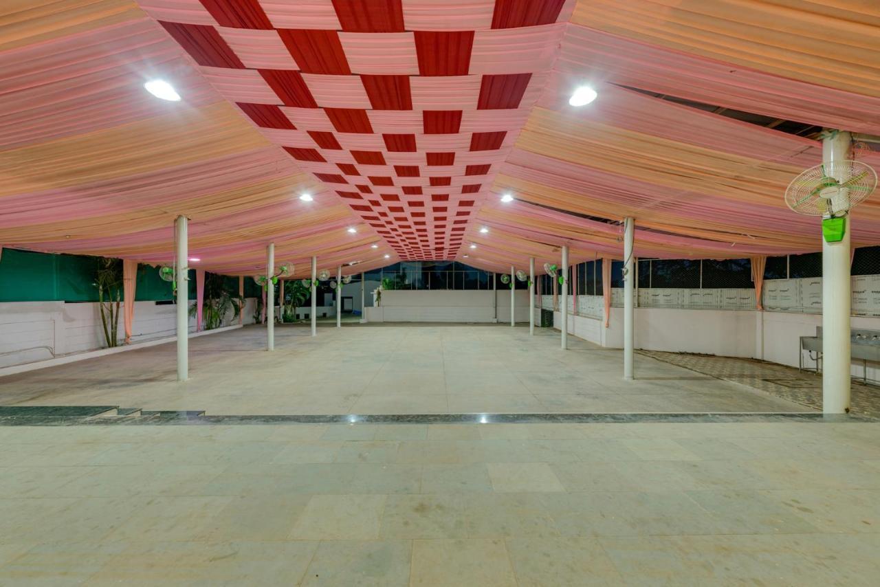 Hotel Royal Palace Karad Экстерьер фото